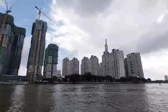 take 5 photos of the landscape in ho chi minh city