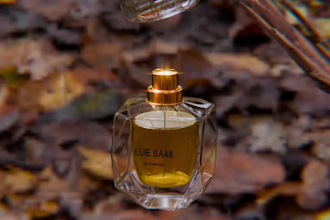 realisic cgi c4d 3d perfume animation, 3d perfume bottle, 3d cgi perfume bottle