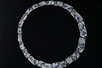 make elegant set jewelry animation, 3d jewelry photorealistic render, 360 video