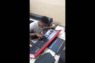 teach online piano lessons for both kids and adults