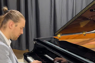 create the best real acoustic piano for your blues