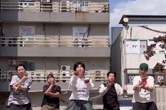 do amazing twerk dance tiktok dance group dance to song to be promoted