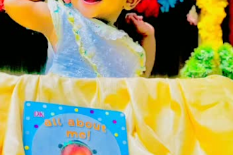 sing kids rhyme and narrate story