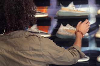 find custom, pl, low moq manufacturers for shoe business