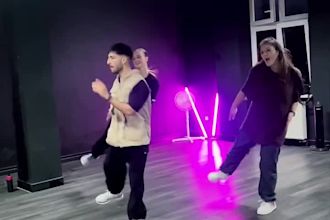 do tiktok dance, group dance, afrobeat, shuffle dance hiphop dance to songs