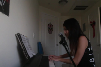 play and record your piano melody into midi keyboards