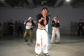 do afro dance, gospel african dance, afrobeat group shuffle dance performances