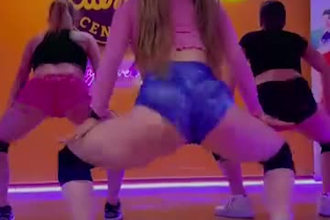 do authentic twerk dance, amazing choreography twerk dance to promote songs