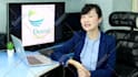 make a chinese female spokesperson video in real office background