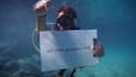 write your message underwater