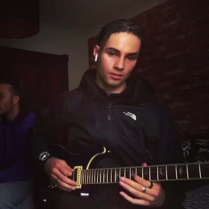 play and record professional quality rhythm and lead guitar