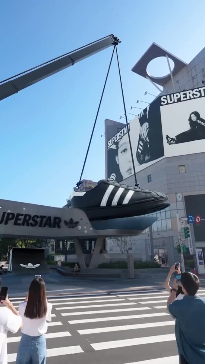 create professional 3d shoe animation, footwear design and product animation