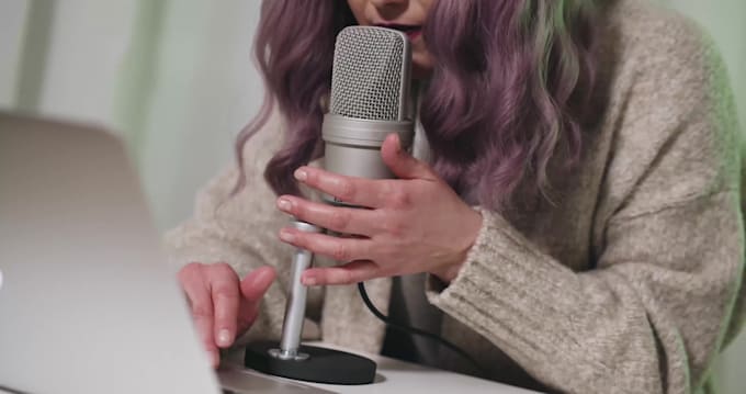 do 1000 words female english voice over for 10 dollars