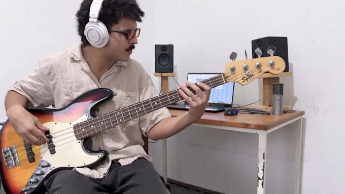 record electric bass for your songs