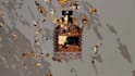create a realistic perfume bottle, perfume bottle render, 3d perfume animation