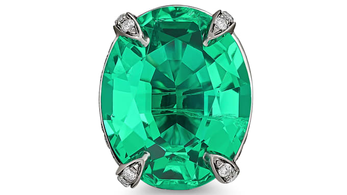 do natural jewelry retouching and editing