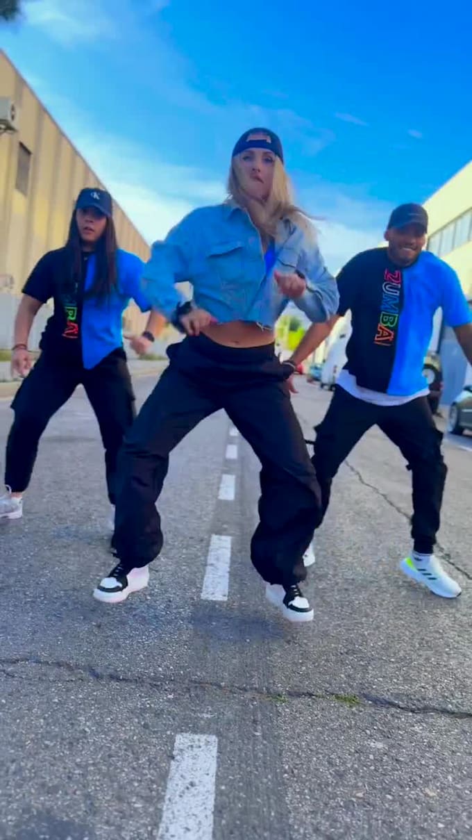 do tiktok dance, twerk dance, afrobeat, shuffle dance, group dance