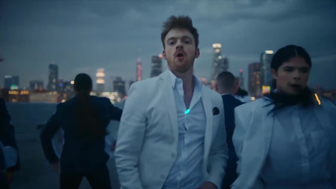 create glowing scribble effect for your music videos