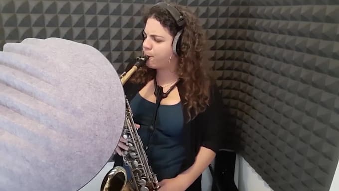 play a soulful alto saxophone solo for you 80s style