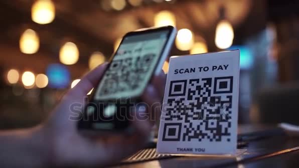 create custum qr code with logo for business