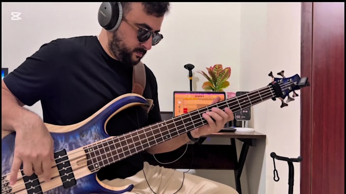 do professional bass player custom bass line