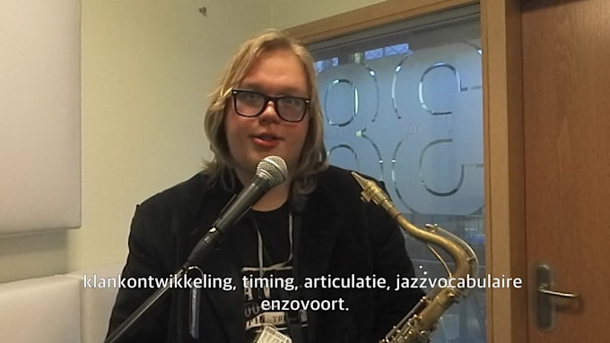 give a jazz saxophone lesson