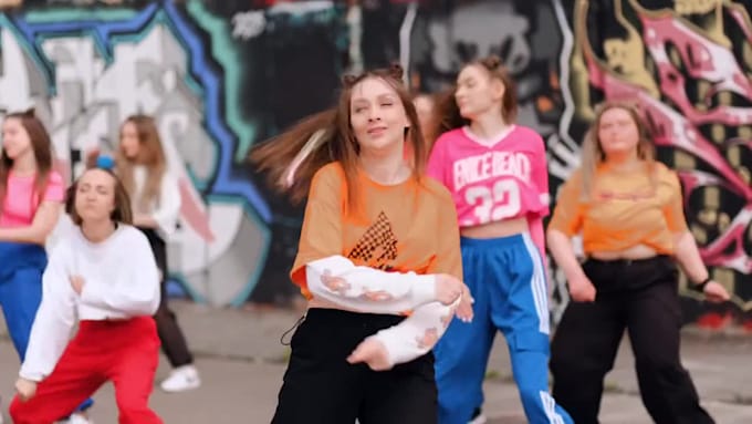 do tiktok dance, shuffle dance, choreography, group dance, twerking to songs