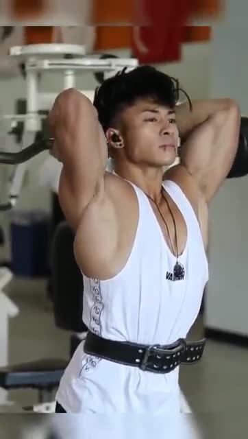 develop a professional fitness website for personal trainers