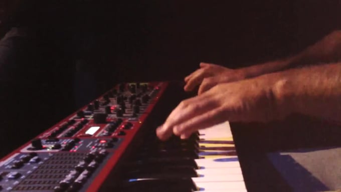 play a crazy fender rhodes solo