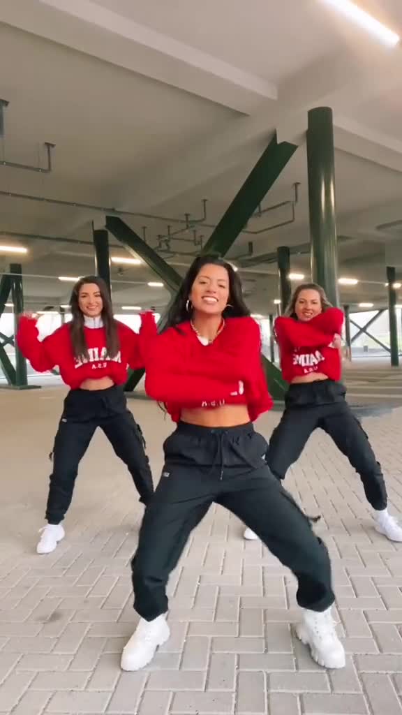 do tik tok dance video, shuffle dance, group dance, choreography, shuffle dance