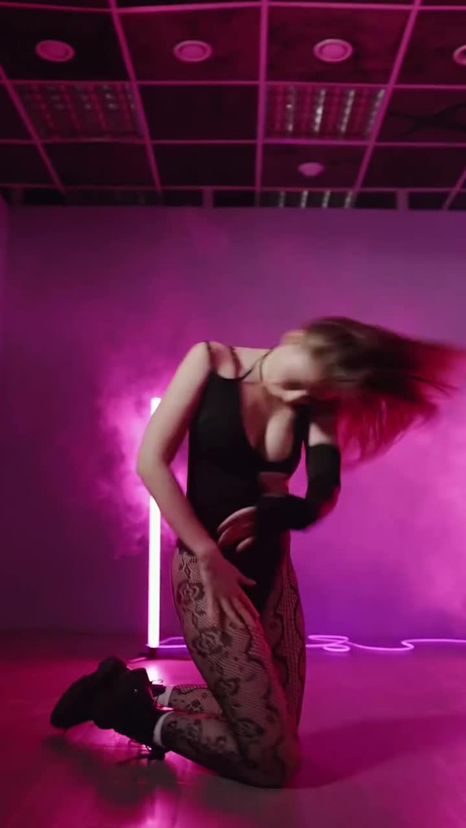do tiktok dance, shuffle dance, afrobeat, twerk dance, hip hop dance to songs