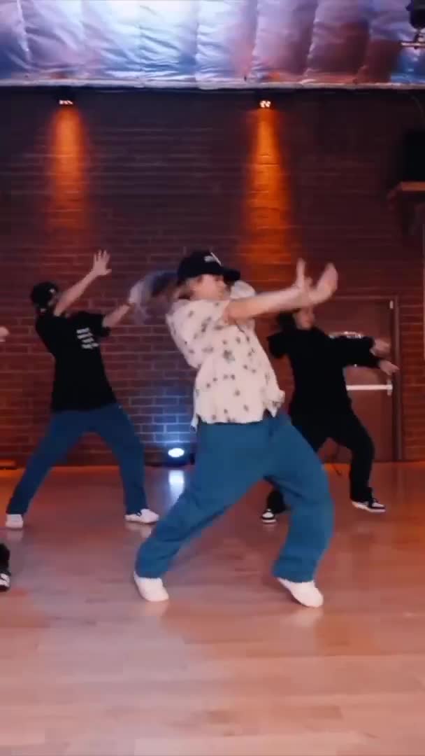 Dance tiktok dance group dance video shuffle dance hip hop dance tik