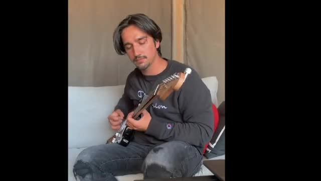provide beginner to intermediate guitar lessons