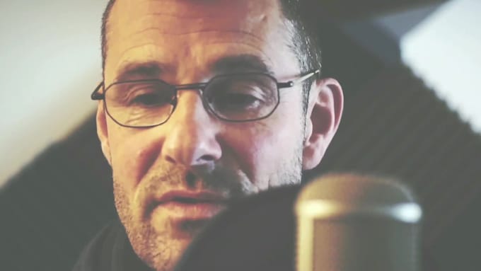 record a german male voiceover with a sonorously timbre