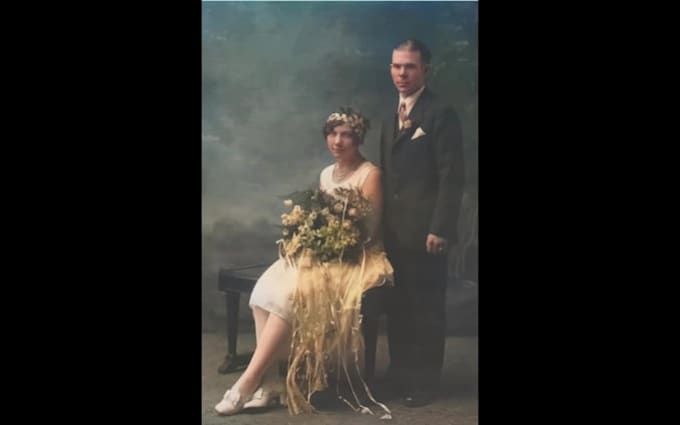 colorize black and white photo