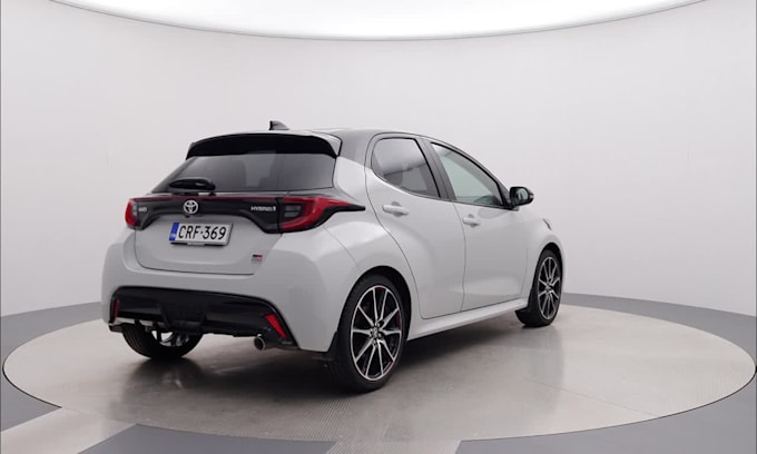 do car photo backgrounding and enhancement services