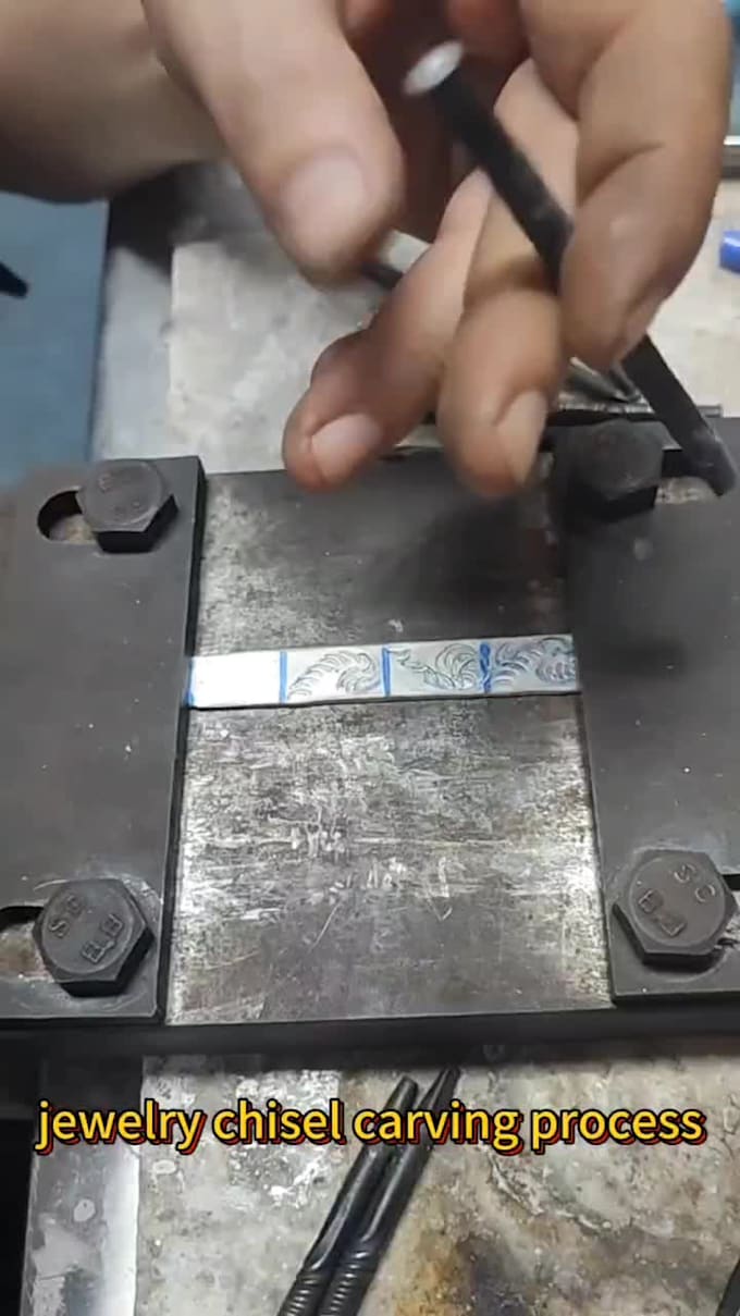 do custom made personalized jewelry