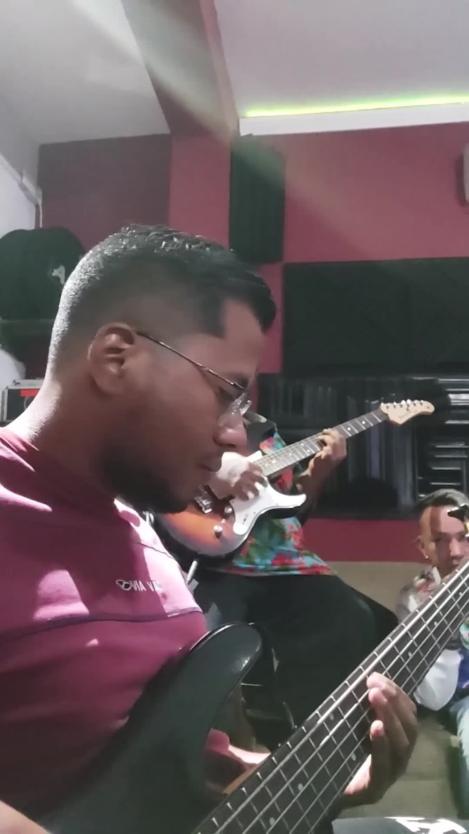 record a complete song on guitar or bass