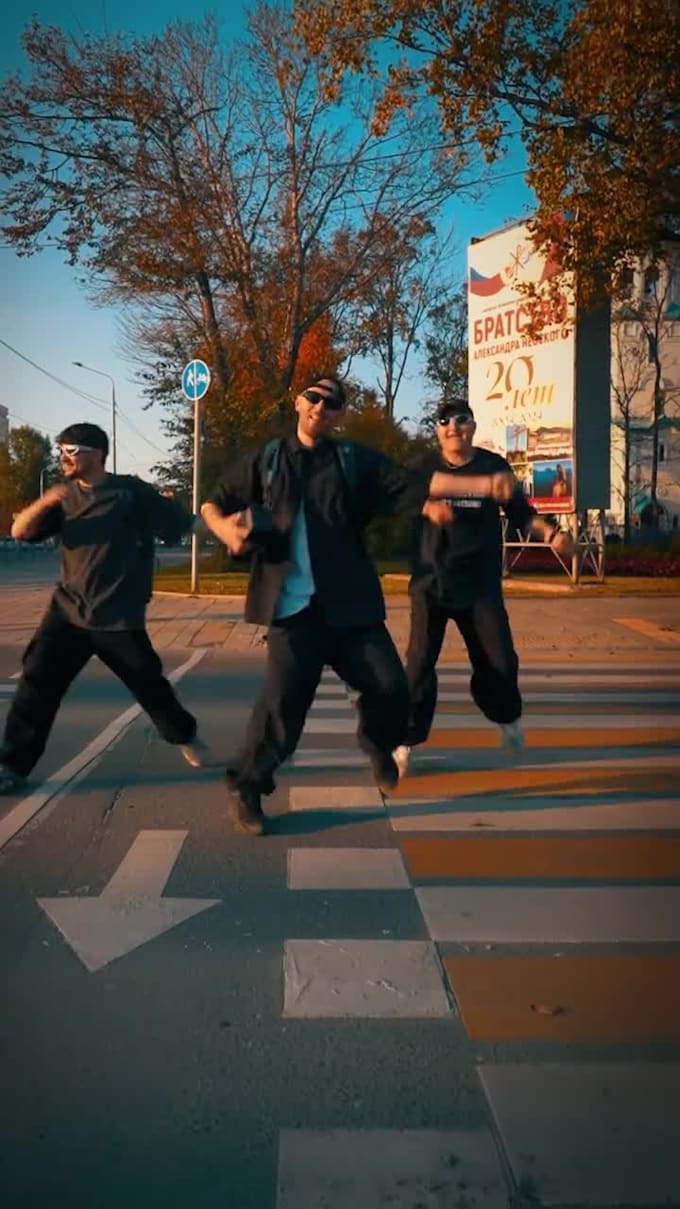 do tiktok dance, group dance afrobeat dance, shuffle dance, group and twerking