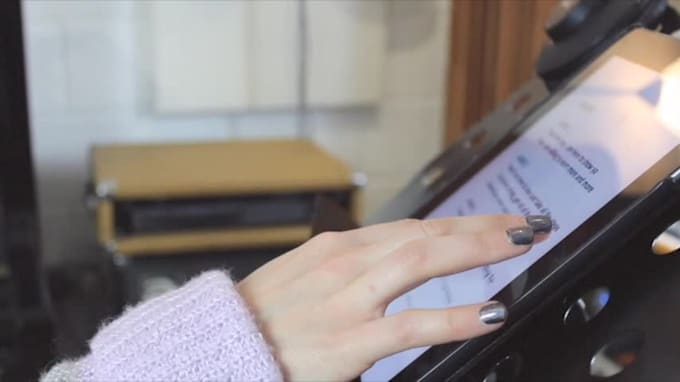 be your singer or songwriter in english or spanish