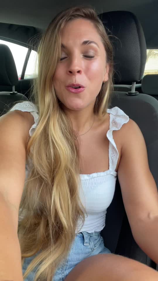 create a selfie style video in a natural way in spanish