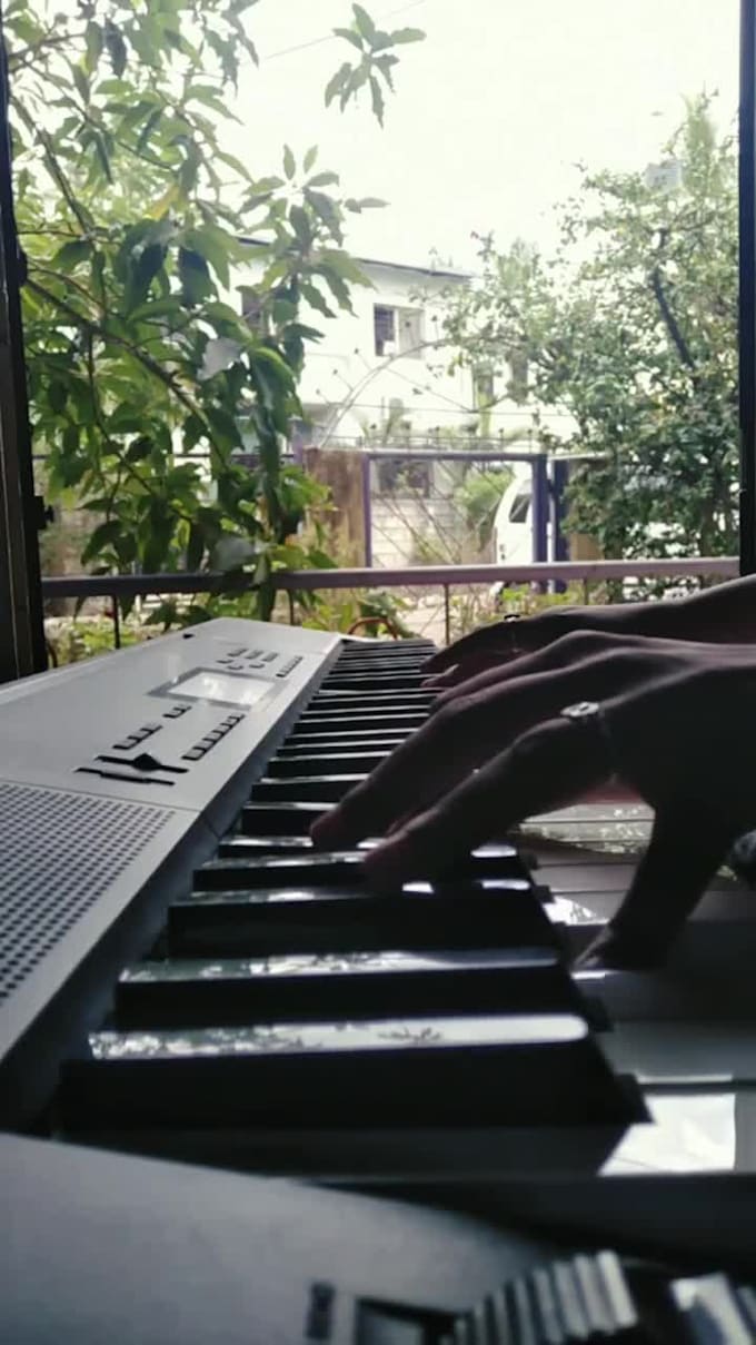 teach you to play piano with easy lessons