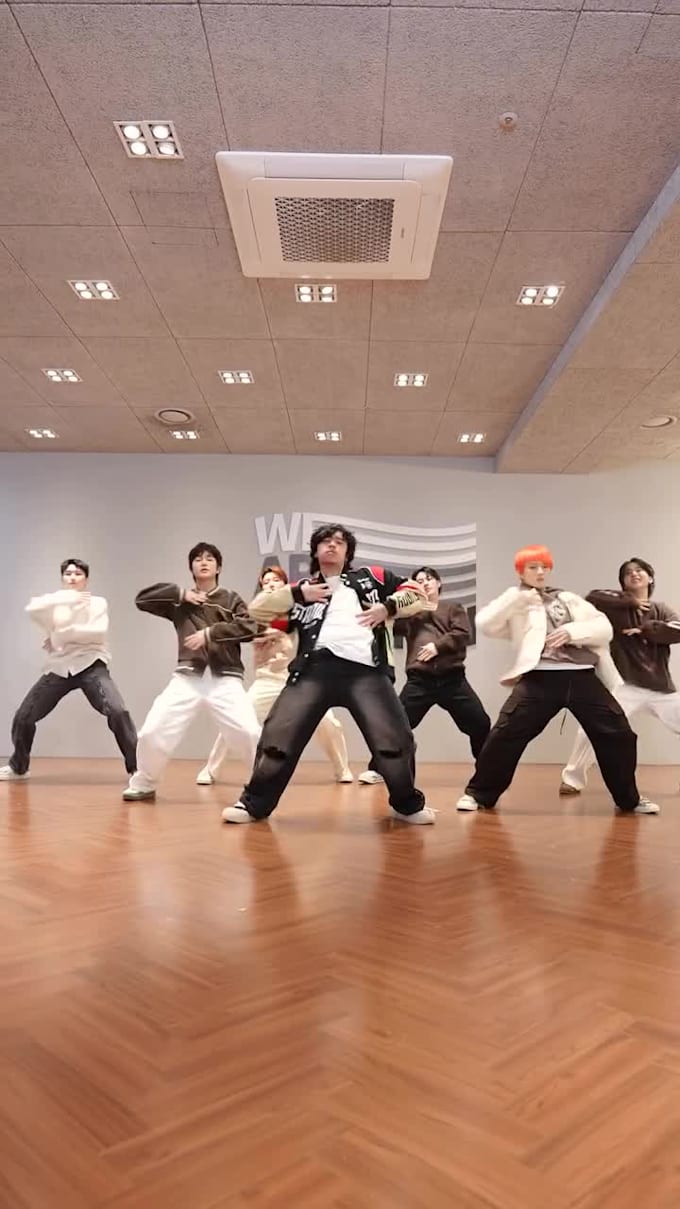 perform afro dance, group dance to your afrobeat music
