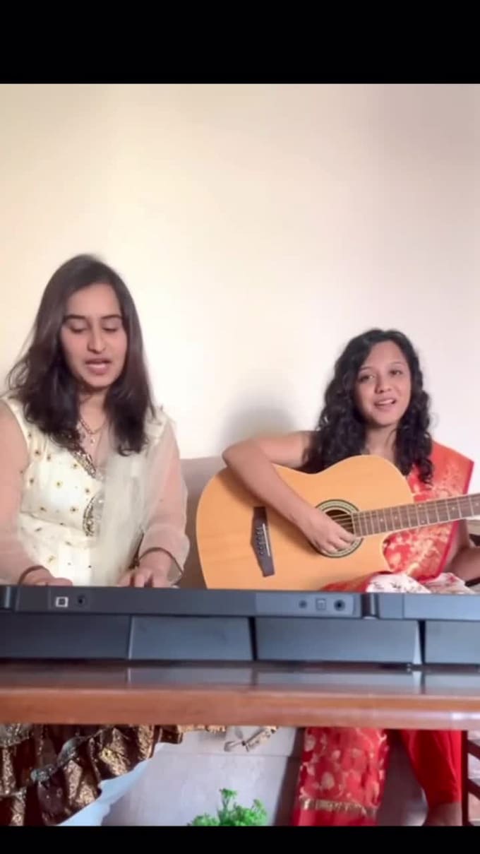 teach you to play guitar or ukulele with easy lessons