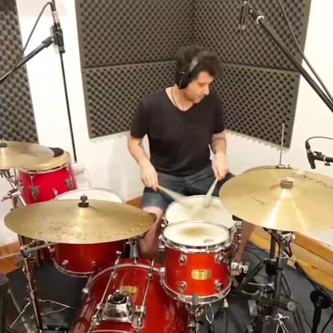 record rhythmic loops for your music