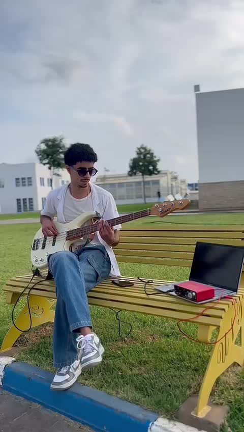 record a groovy electric bass for your funk, latin or pop track