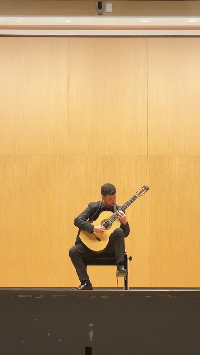 custom classical guitar lessons