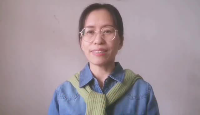 a chinese teacher with rich experience