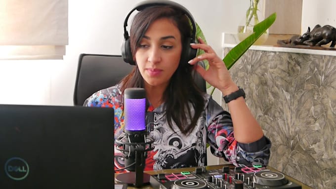 provide female arabic voice over in HQ with translation