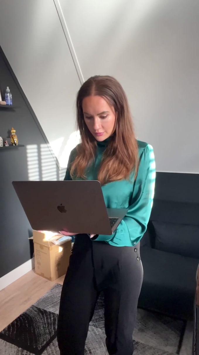 voice over your scripts in dutch or english